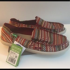 Women’s Sanuks. NEW